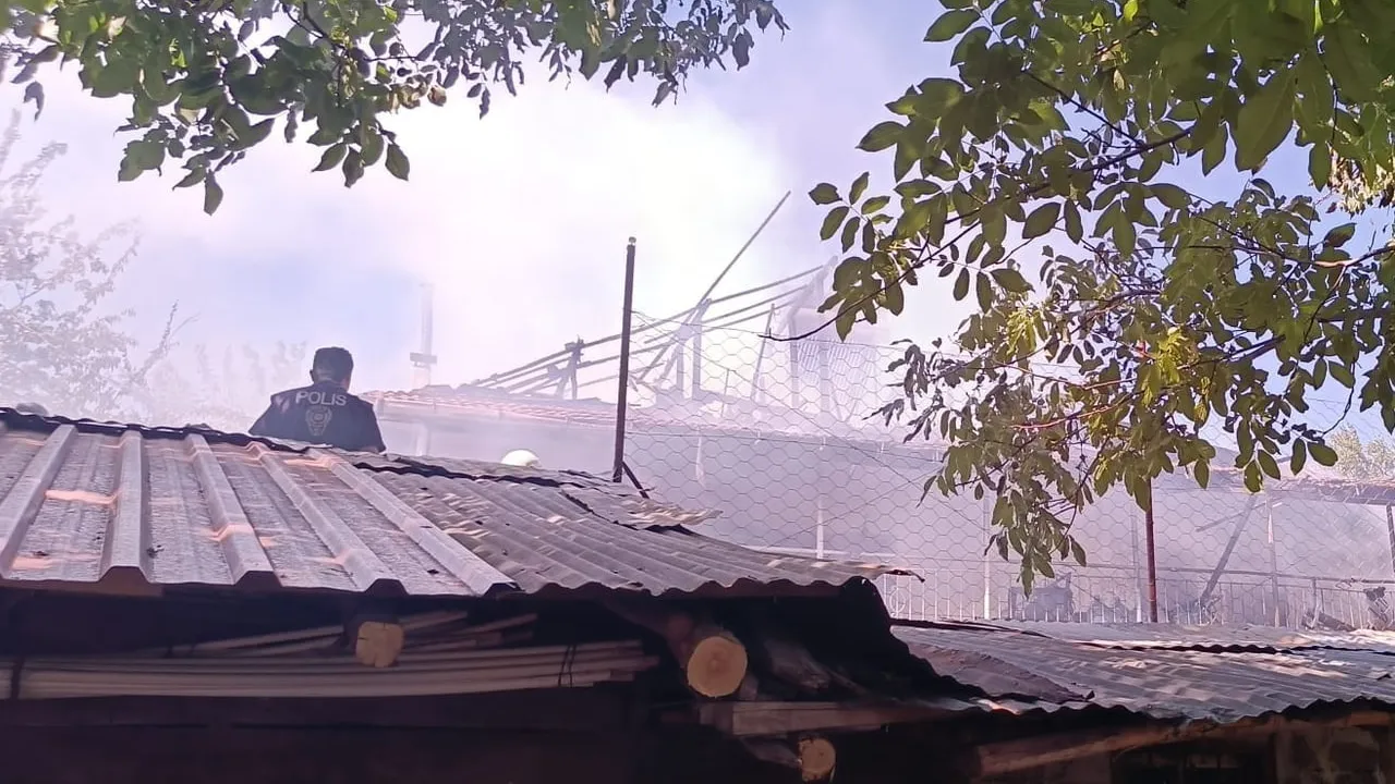 Malatya'da müstakil ev yangında kullanılamaz hale geldi