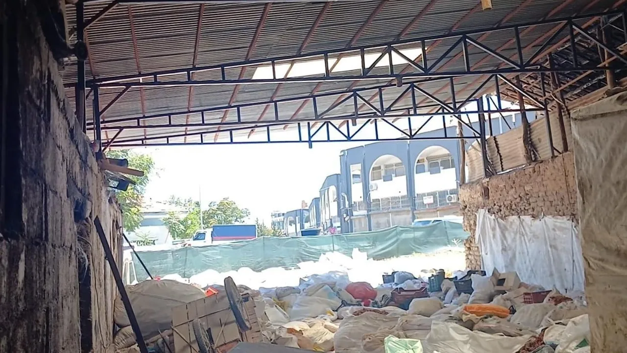 Malatya'da ruhsatsız kayısı deposu mühürlendi