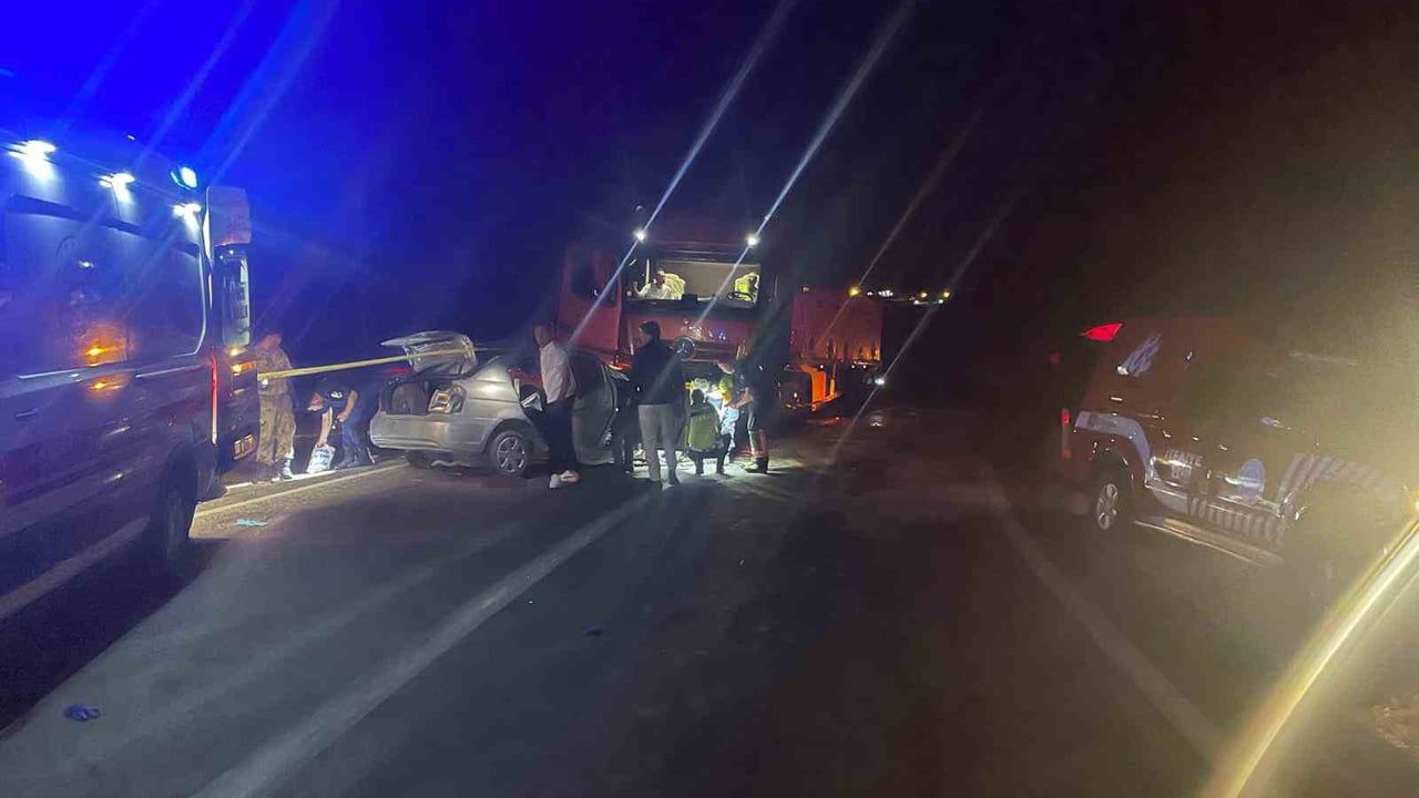 Malatya'da tır ile otomobil çarpıştı: 3 ölü, 1 yaralı