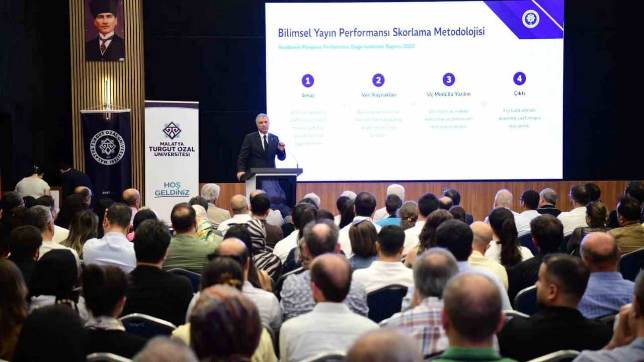 Malatya Turgut Özal Üniversitesi'nde akademik kurul toplandı, başarılı akademisyenler ödüllendirildi