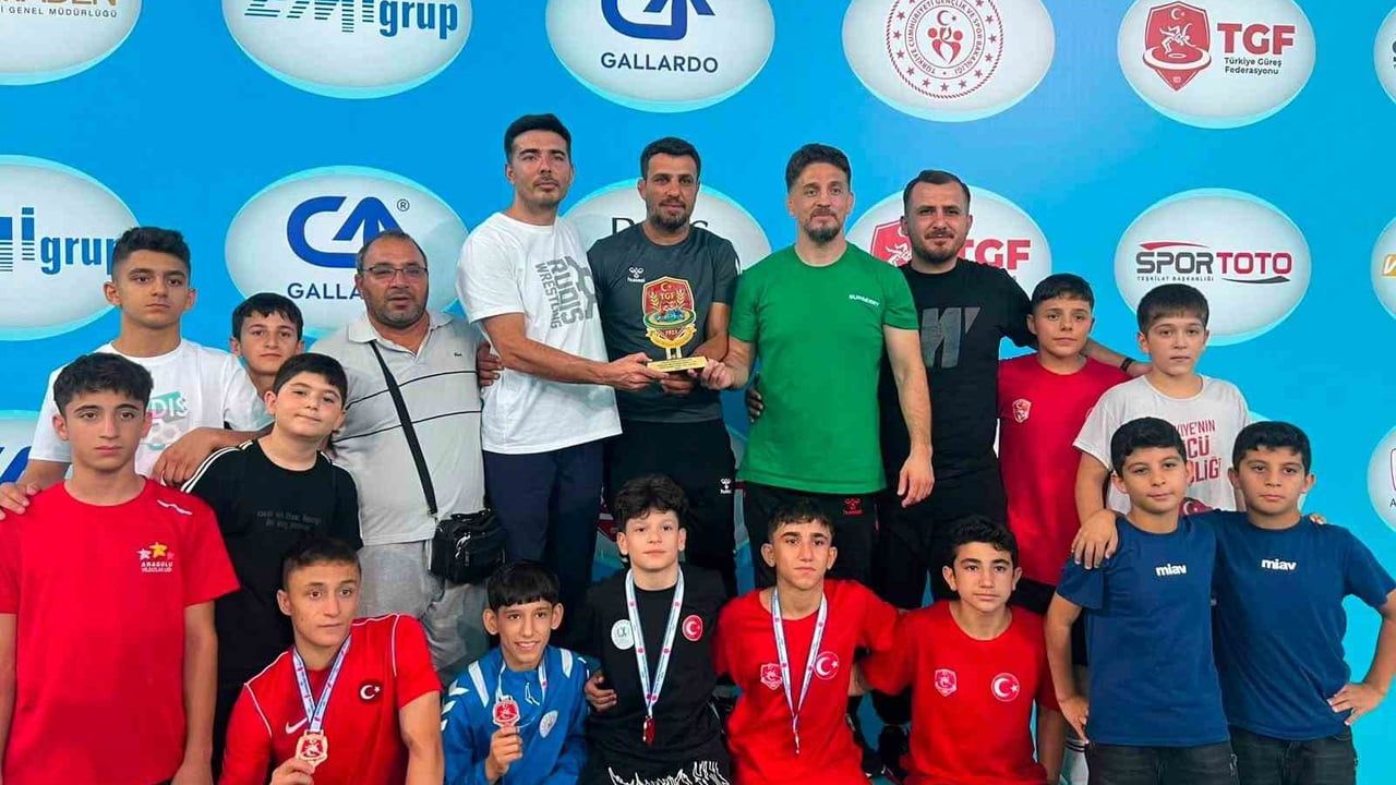 Malatya u14 greko-romen takımı tarihte ilk kez Türkiye şampiyonu oldu