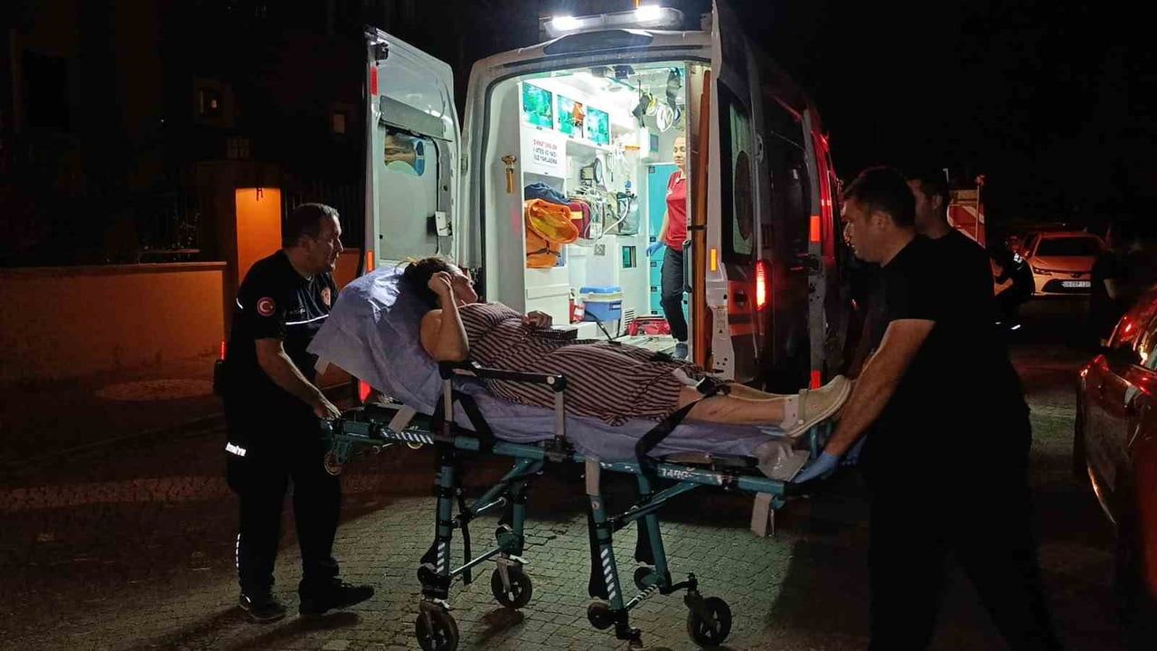 Manavgat'ta çürüyen mazgala sıkışan kadın itfaiye tarafından kurtarıldı