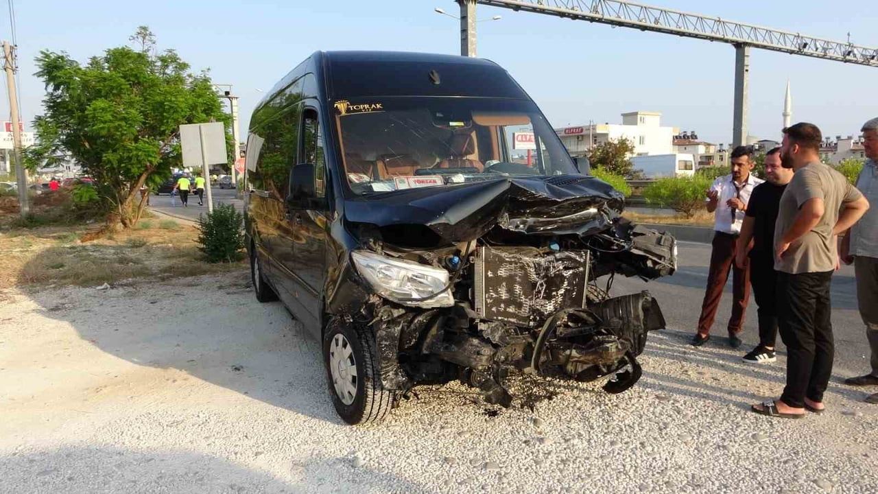 manavgat’ta d-400 karayolunda dört araçlı zincirleme kaza: 7 yaralı