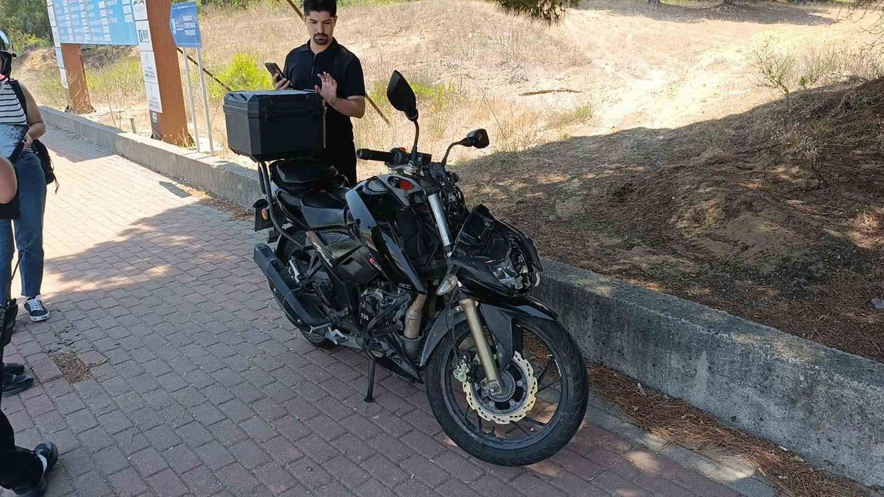 Manavgat'ta motosiklet otel servisine arkadan çarptı