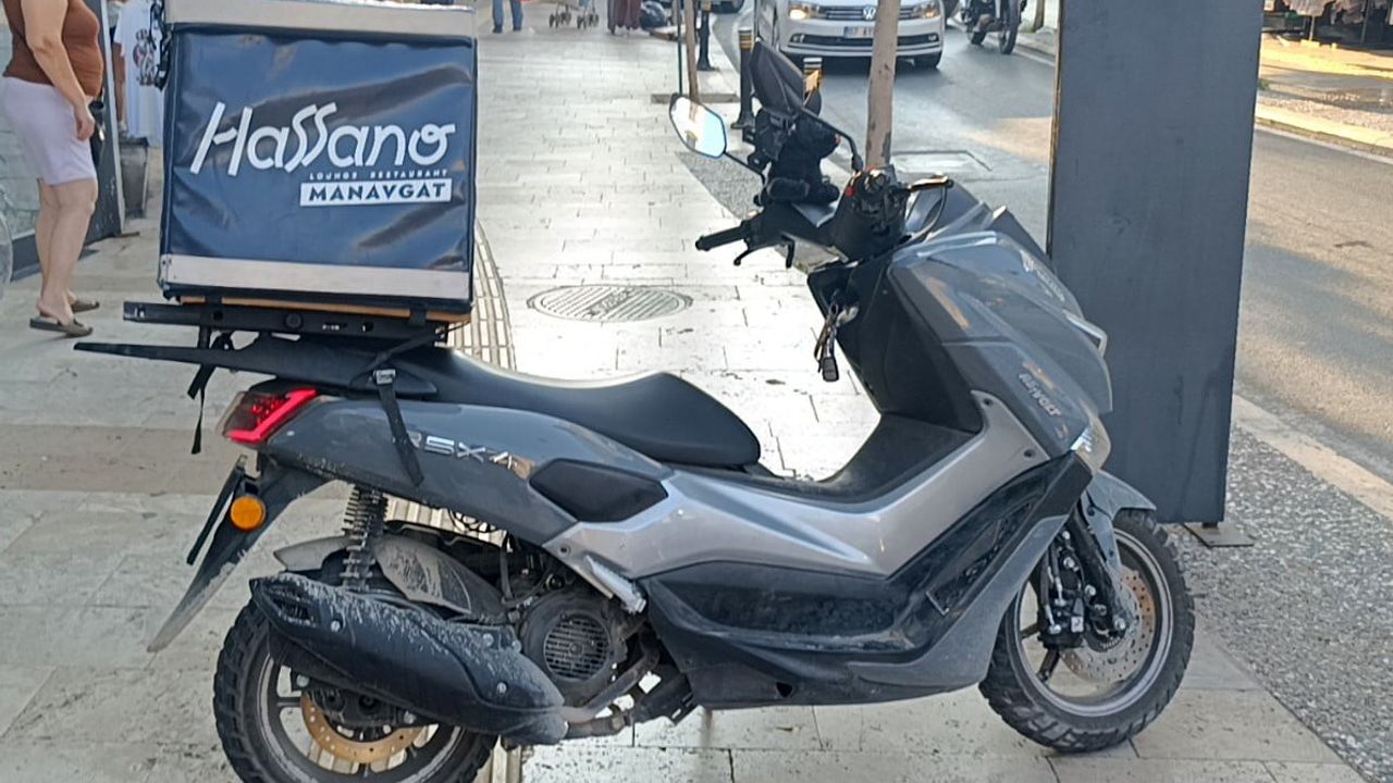 Manavgat'ta motosikletin sürüklenmesi sonucu 3 kişi yaralandı