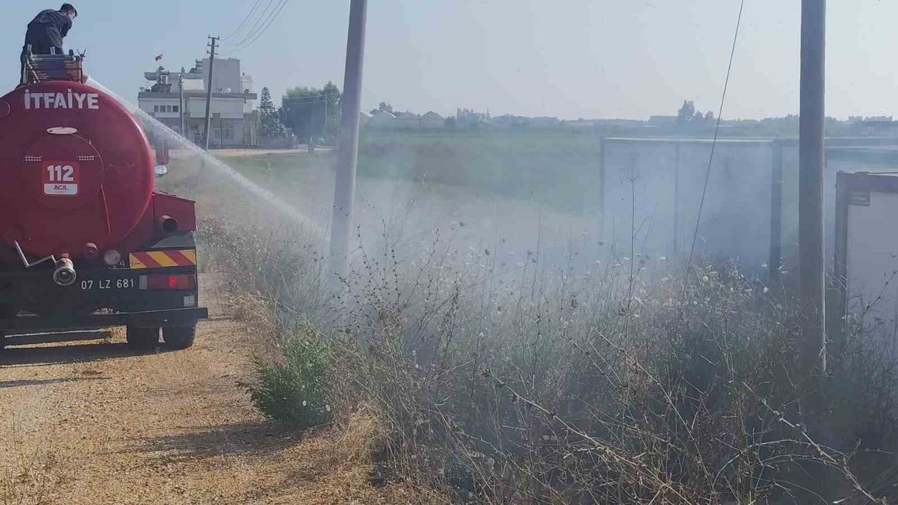 Manavgat’ta ot yangını itfaiye tarafından büyümeden söndürüldü