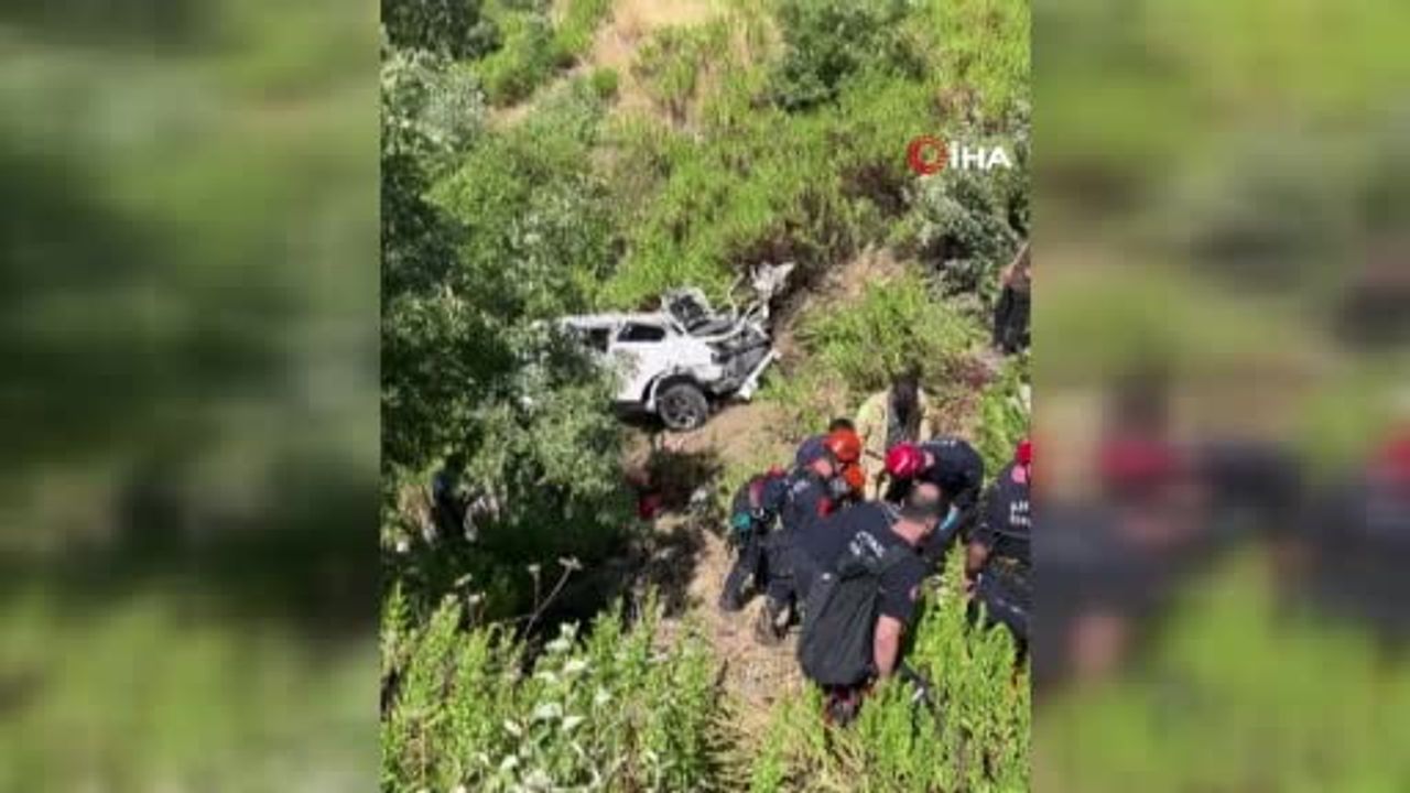 Manavgat'ta uçuruma yuvarlanan otomobilde 5 kişi yaşamını yitirdi, 2 yaralı kurtarıldı