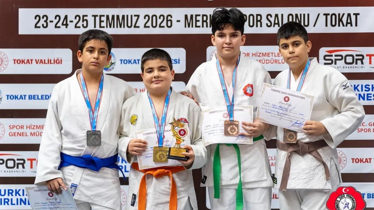 Manisa Büyükşehir'in minik güreşçileri Ankara'da 6 madalyayla döndü