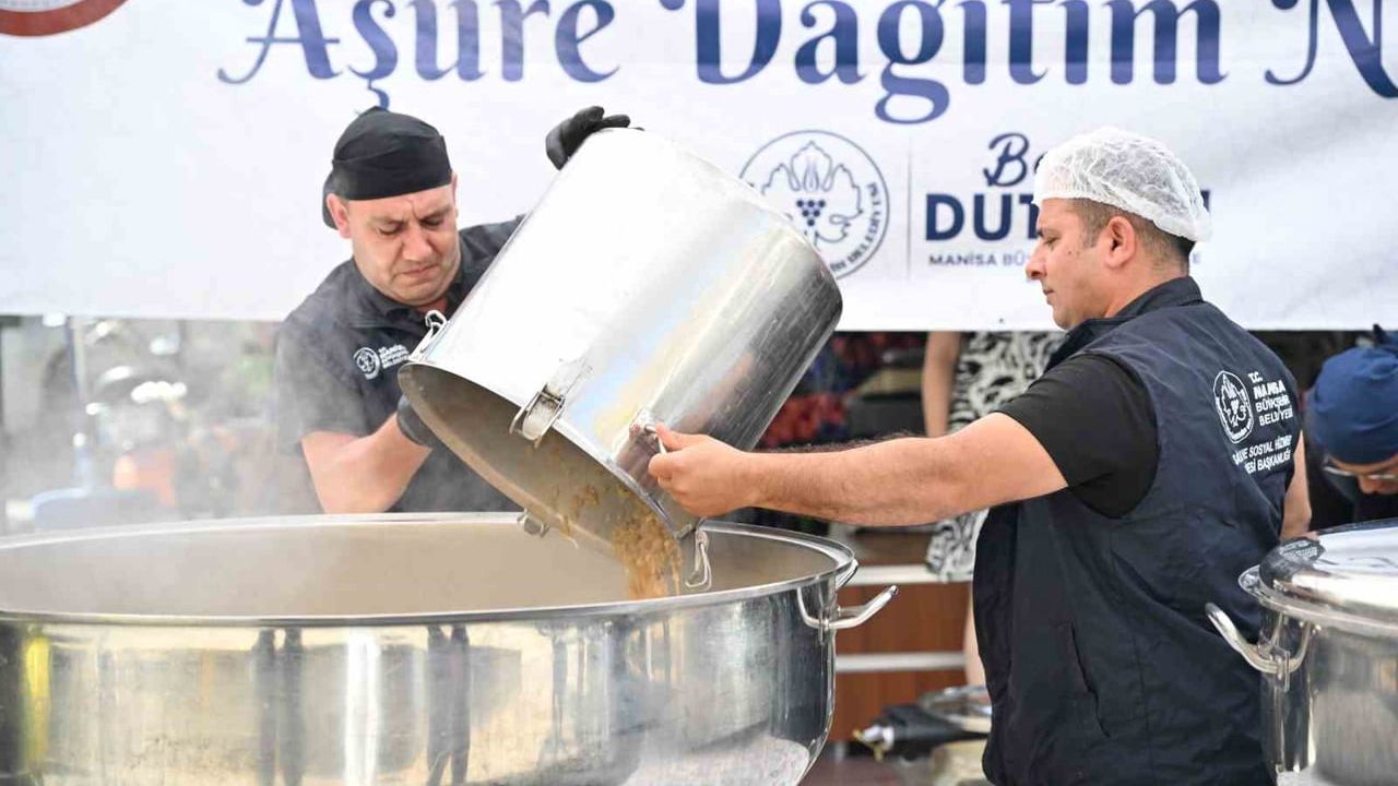 Manisa'da aşure ikramları sürüyor