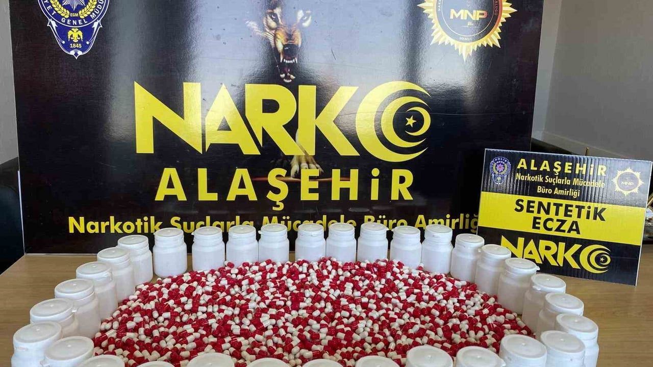 Manisa'da bin 803 sentetik ecza hapı ele geçirildi