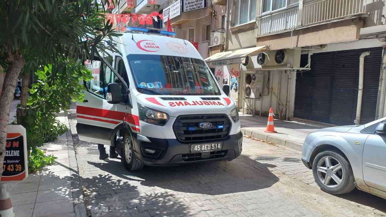 Manisa'da CHP il binasında münferit kavgada bir kişi yaralandı