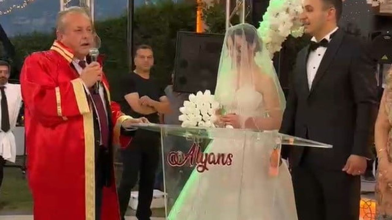 Manisa'da düğüne damga vuran temsili nikah mizanseni