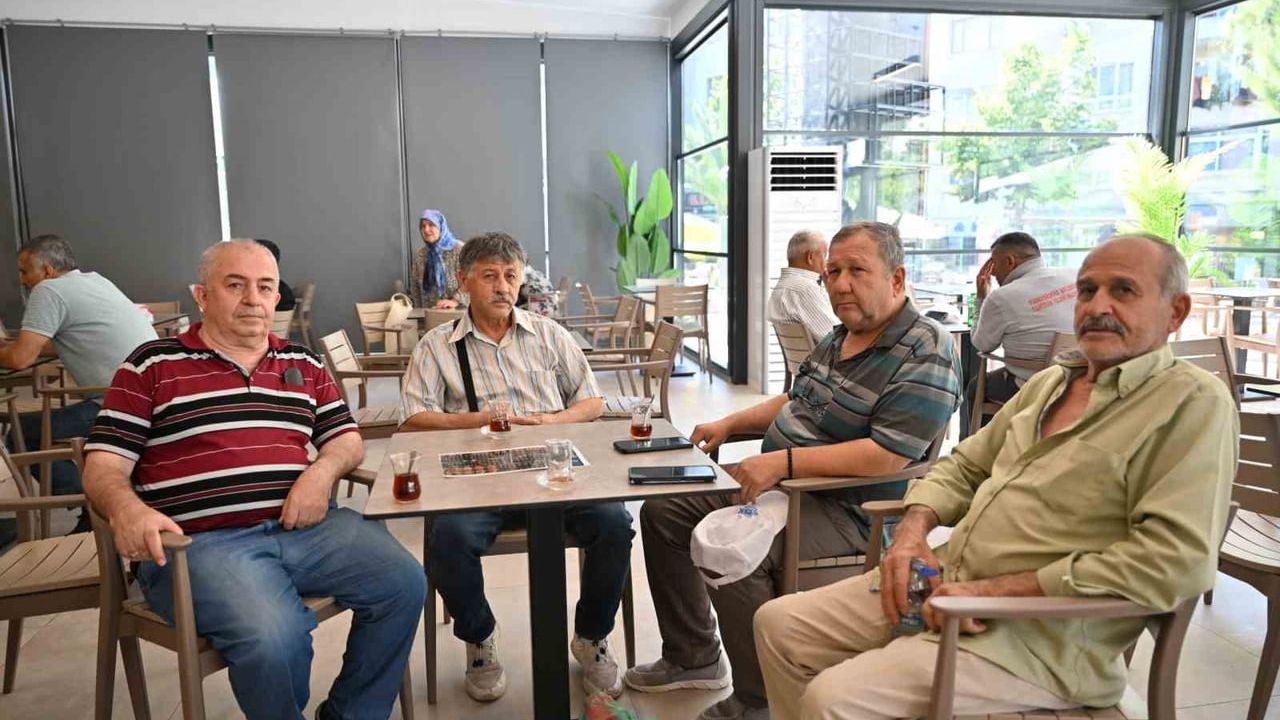 Manisa'da emeklileri buluşturan Emekli Kafe