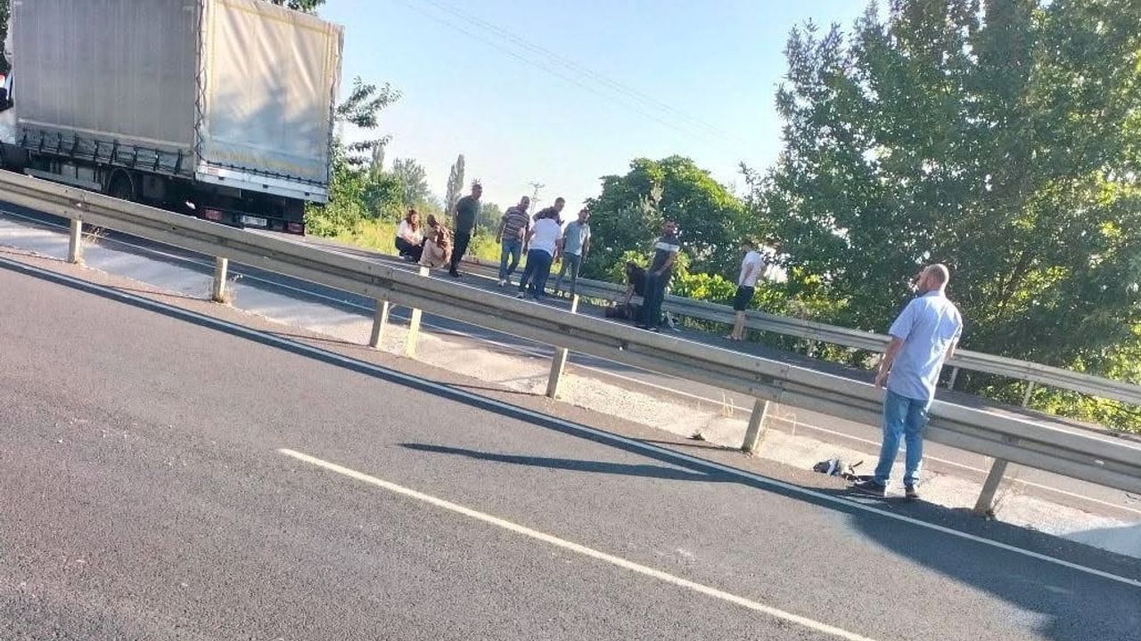Manisa'da kaza: hemşire çift yaralı sürücüye dakikalarca kalp masajı yaptı