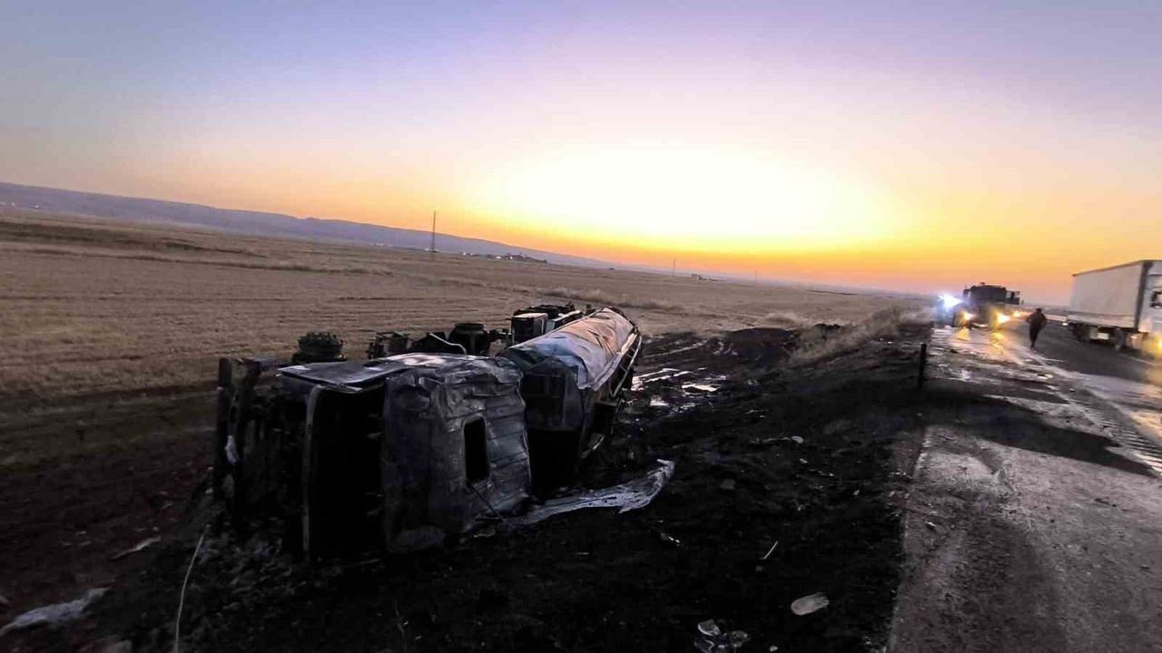 Mardin'in Nusaybin ilçesinde mazot yüklü tanker yandı
