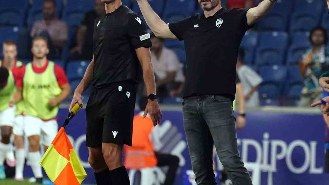 Mark van Bommel ile Belçika'da yeni sayfa