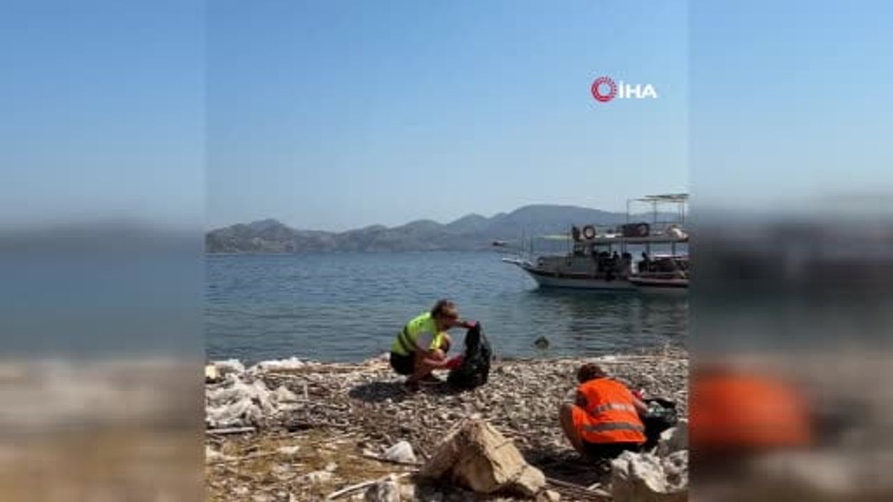 Marmaris kıyılarına vuran mikroplastikler çevrecileri harekete geçirdi