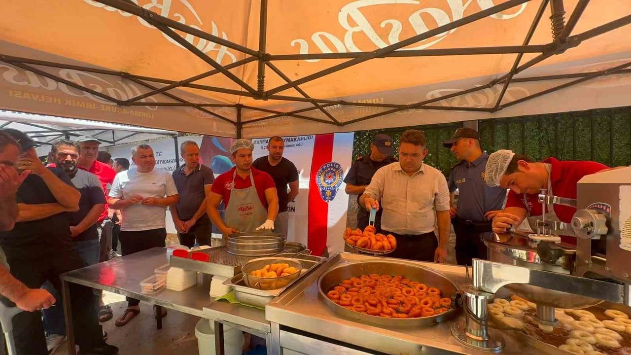 Marmaris'te 15 Temmuz şehitleri için lokma hayrı düzenlendi