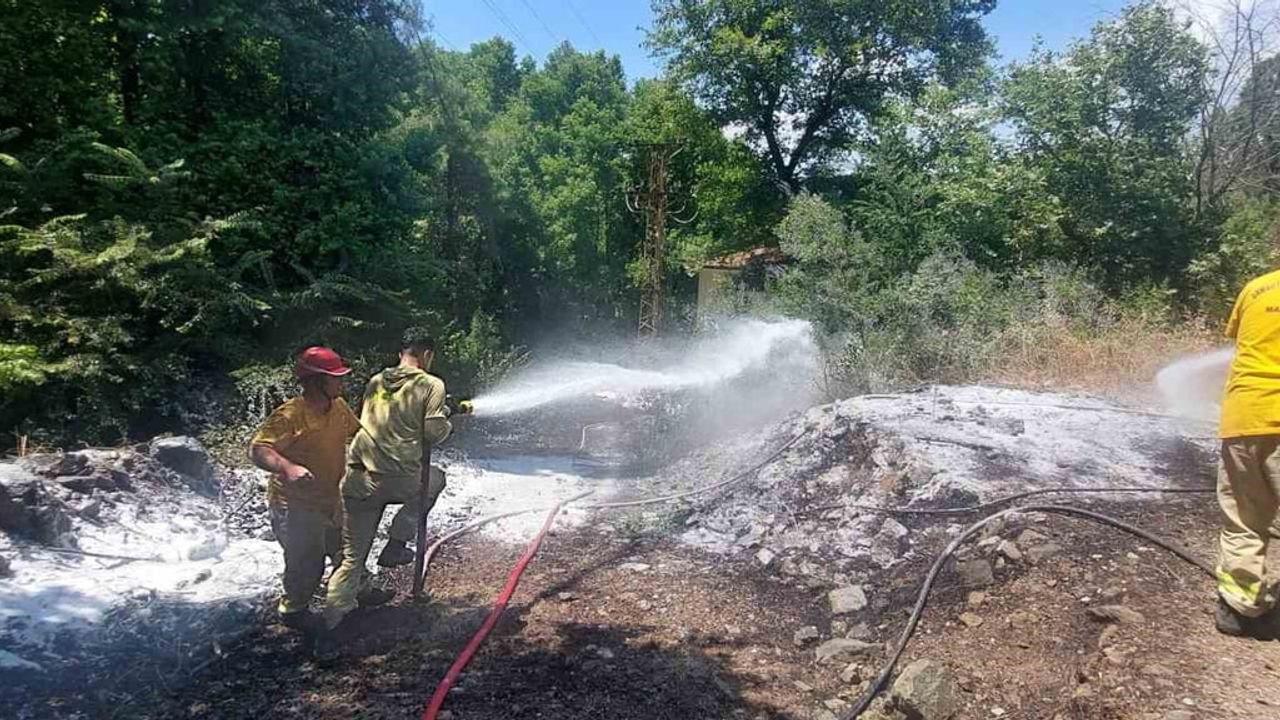 Marmaris'te çıkan yangın ormana sıçramadan söndürüldü