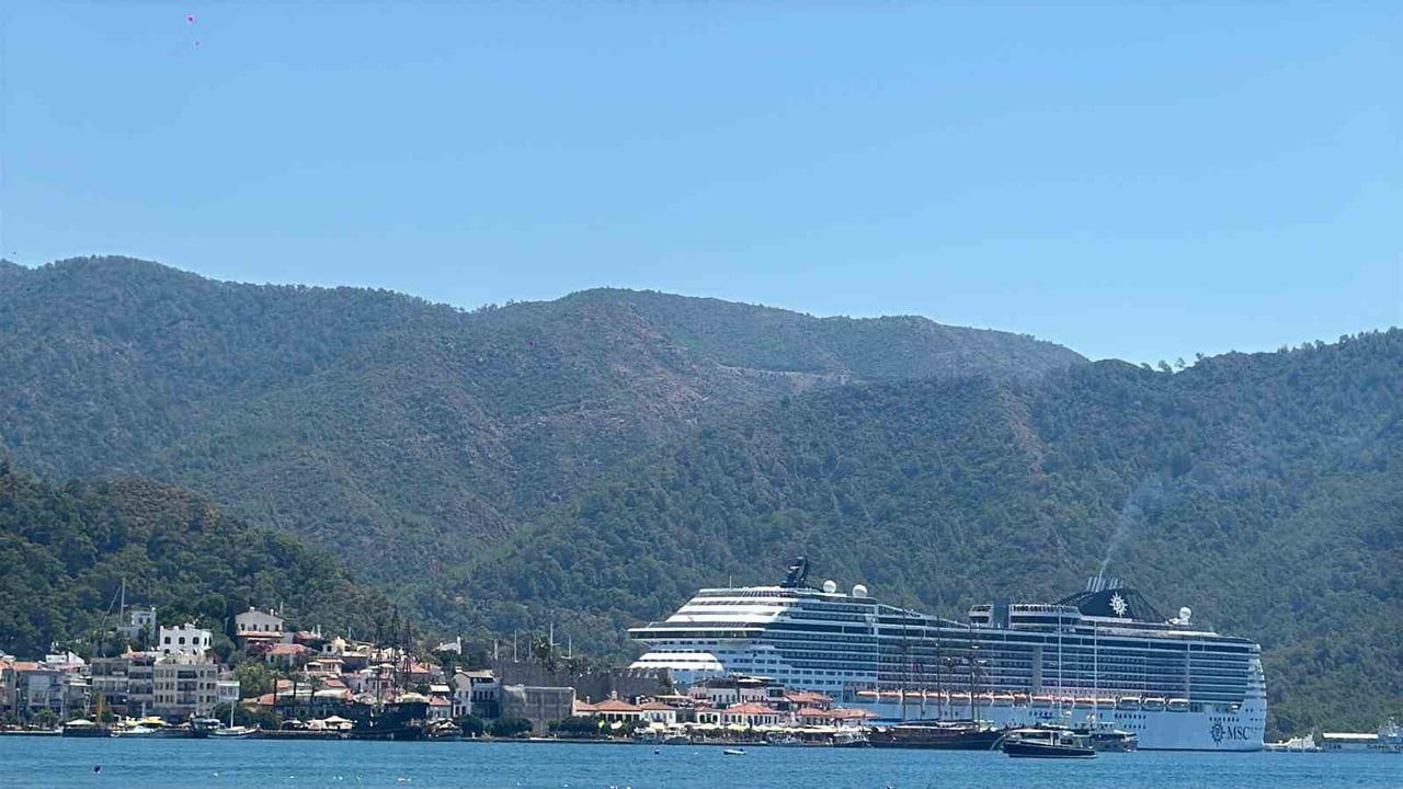 Marmaris'te kruvaziyer hareketliliği çarşıdan turlara can suyu oldu