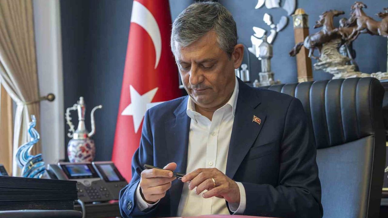 Mecliste köklü ayrılık: Özgür Özel liderliğinde 91 vekil CHP'den ayrıldı