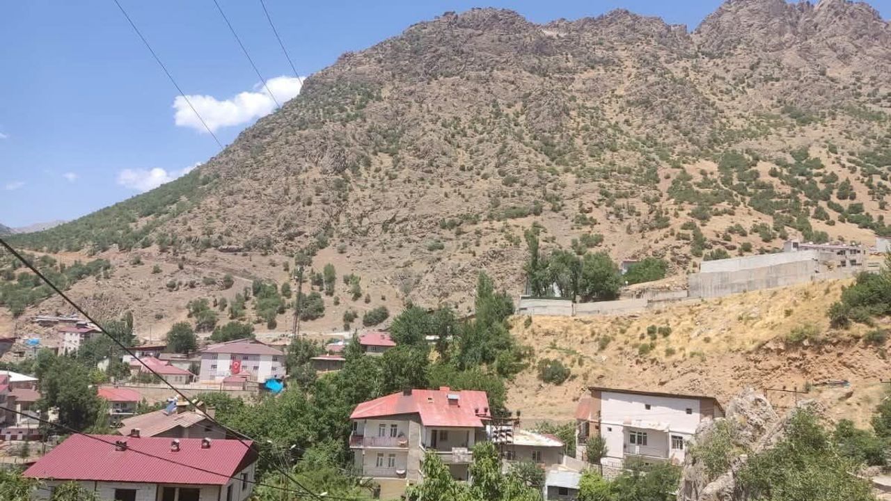 Mehmetçik havadan müdahale ile Şırnak'ta 67 yaşındaki kadını hastaneye ulaştırdı