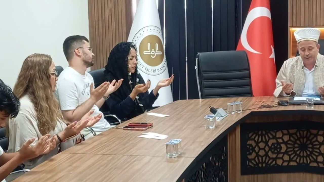 Meksikalı Rubi Ramirez Martinez Kütahya'da müslüman oldu, Ayşe ismini aldı