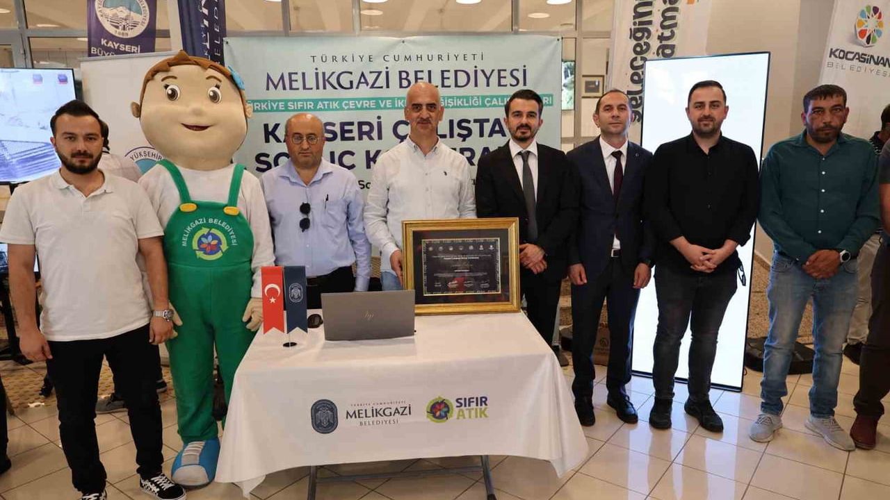 Melikgazi Belediyesi'ne sıfır atık başarısı için teşekkür plaketi