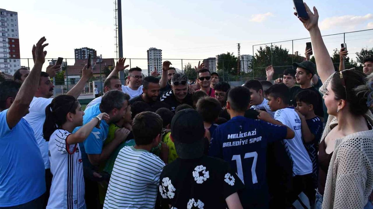 Melikgazi Belediyespor, Kayseri U11 Ligi'nde 2025-2026 şampiyonu oldu