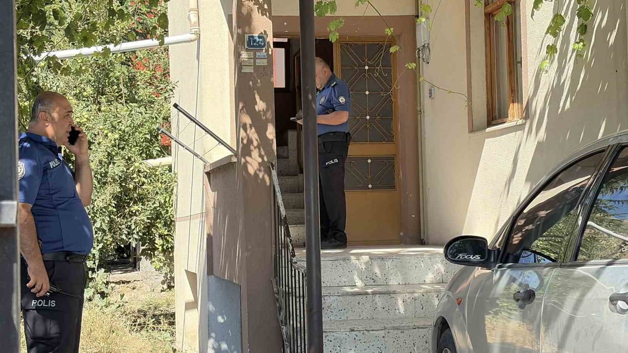 Melikgazi'de göğsünden bıçaklanan 30 yaşındaki genç hastaneye kaldırıldı
