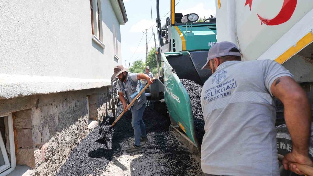 Melikgazi'de Sarımsaklı'da altyapı tamamlandı, 3 kilometrelik asfalt çalışması başladı