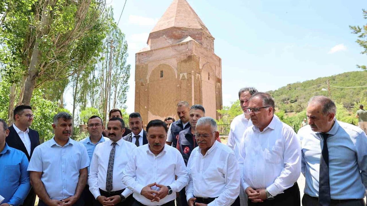 Melikgazi türbesi restorasyon ve peyzaj projesi için yerinde inceleme