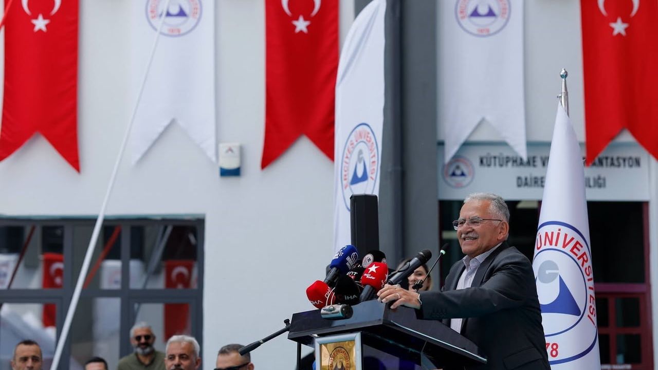 Memduh Büyükkılıç Kadir Has Merkez Kütüphanesi'nin açılışına katıldı