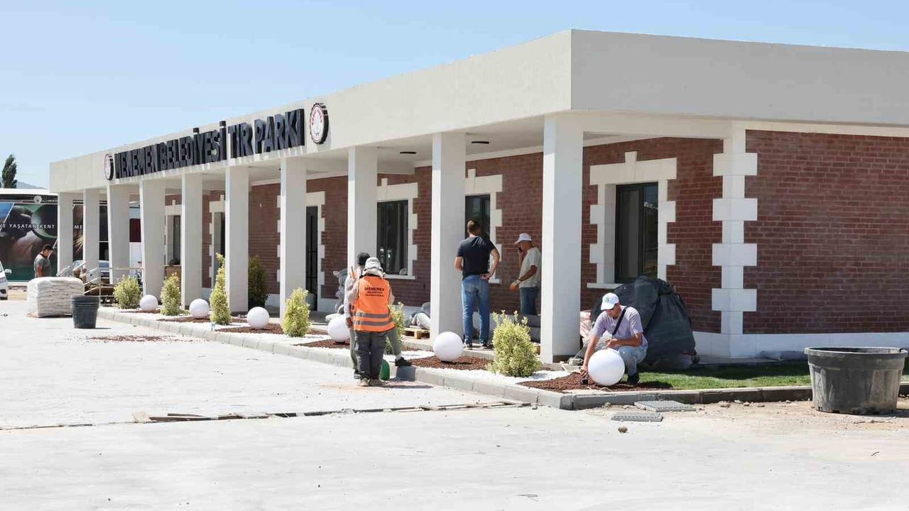 Menemen'de uzun yol şoförlerine otel konforunda tır garajı