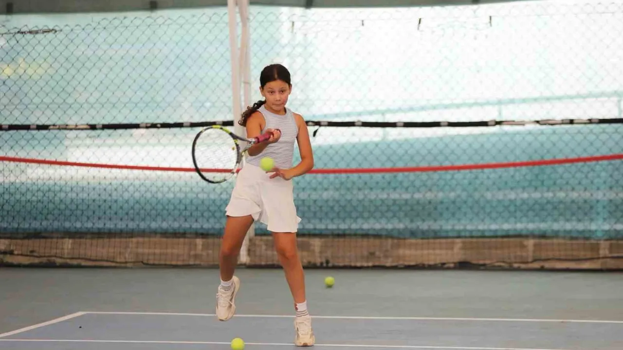 Menteşe'de ücretsiz tenis kursları başladı