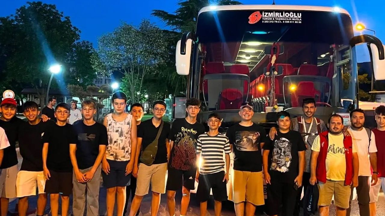 Menteşeli gençler Akdeniz’in maviliğinde buluşmak için yola çıktı