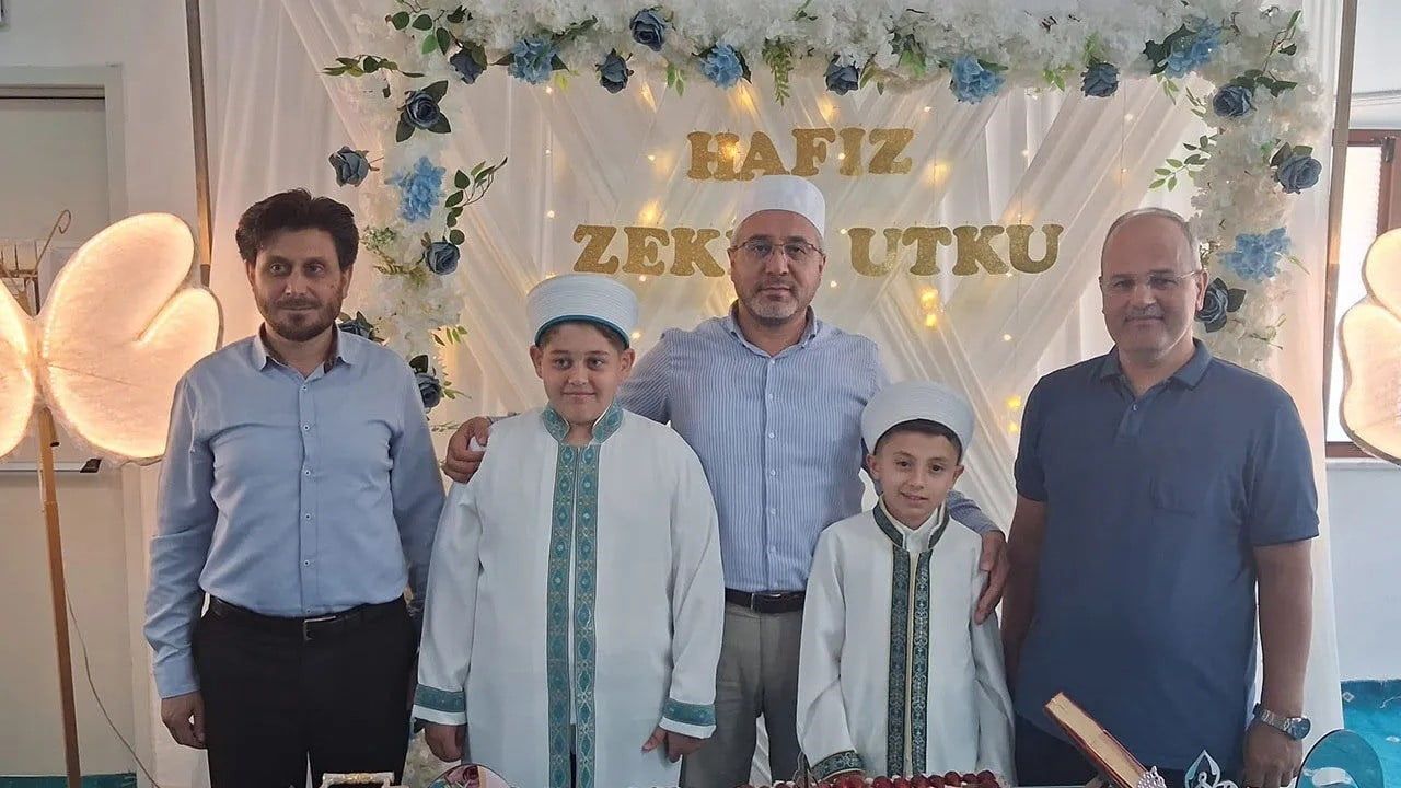 Merkezefendi'de 10 yaşındaki öğrenci 7 ayda Kur'an-ı Kerim'i ezberleyerek hafız oldu