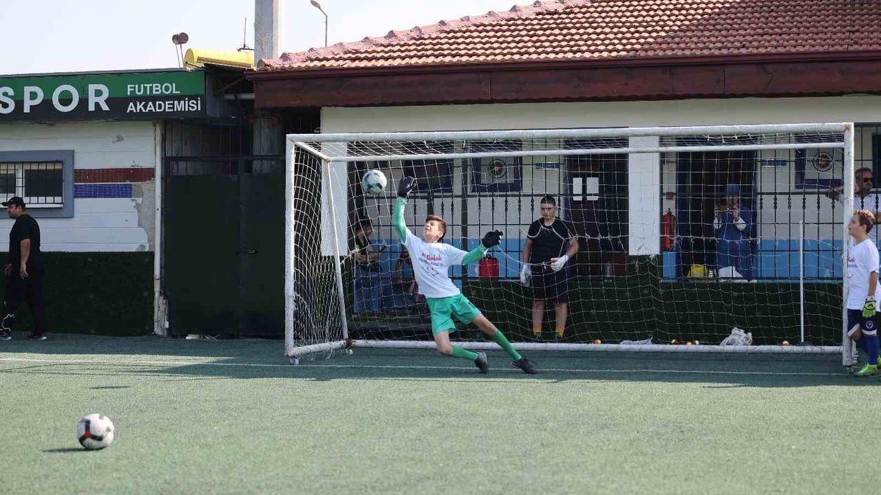 Merkezefendi’de geleceğin kalecileri yetişiyor