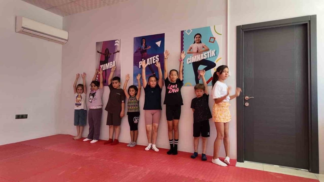 Merkezefendi'de minikler cimnastikle tatili spora çeviriyor