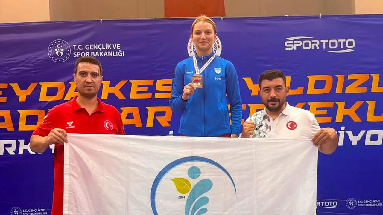 Merkezefendi'den ringde zafer: Kaymakçı 60 kiloda Türkiye şampiyonu