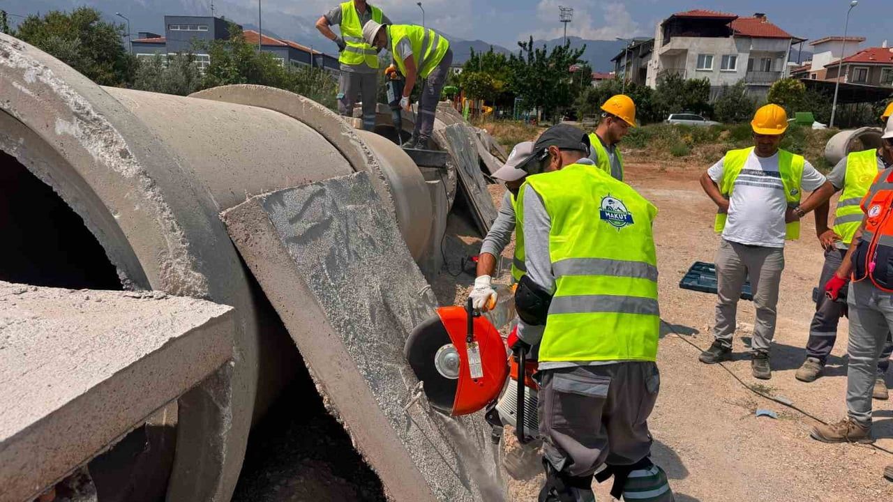 Merkezefendi enkazda arama kurtarma eğitim alanında afetlere hazırlık sürüyor