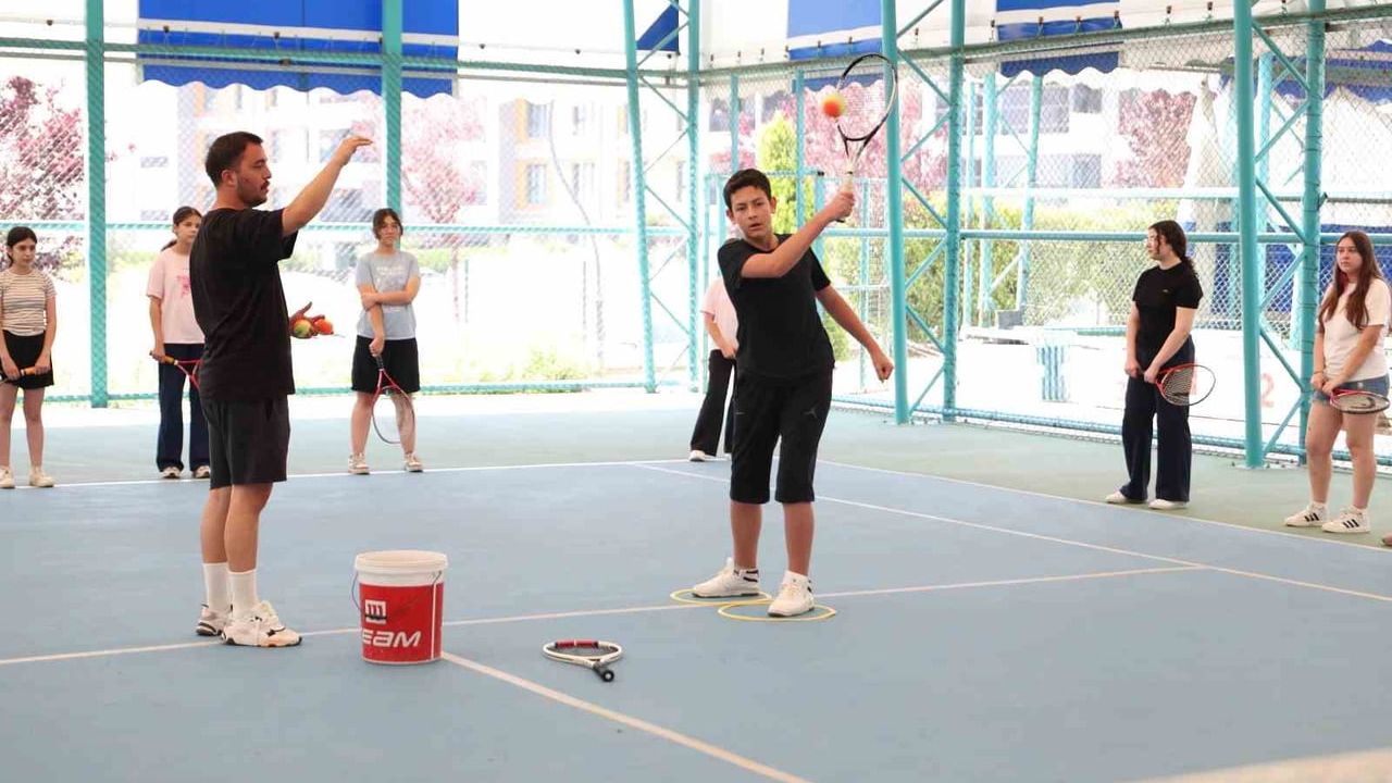 Merkezefendi yaz spor okullarında yüzler gülüyor