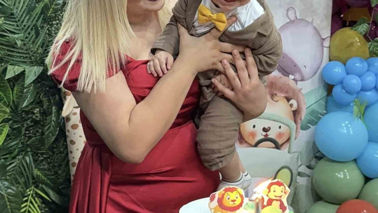 Mersin'de 1,5 yaşındaki çocuk balkondaki kablodan akıma kapıldı
