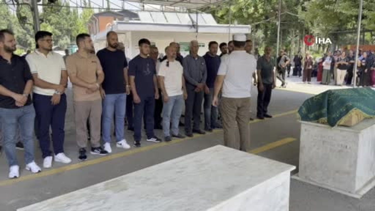 Mersin'de balkonda akıma kapılan 1,5 yaşındaki Yamaç Ali son yolculuğuna uğurlandı
