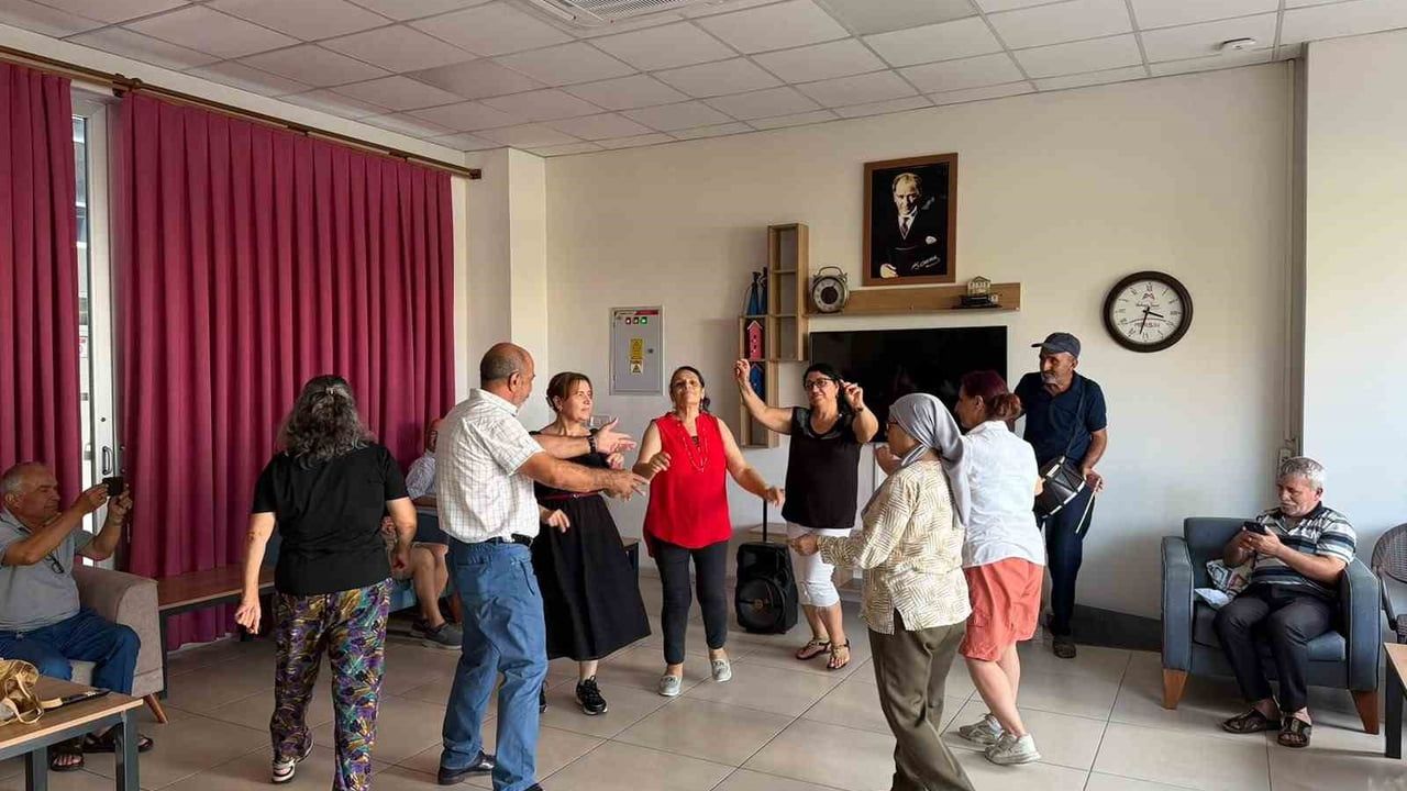 Mersin'de emekliler günü kent genelinde kutlandı