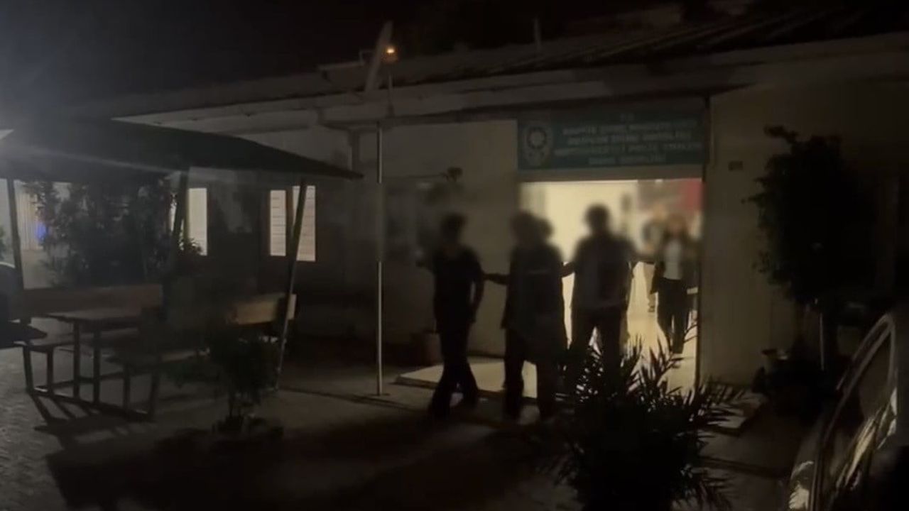 Mersin'de halk plajında hırsızlık zanlıları Osmaniye'de yakalandı