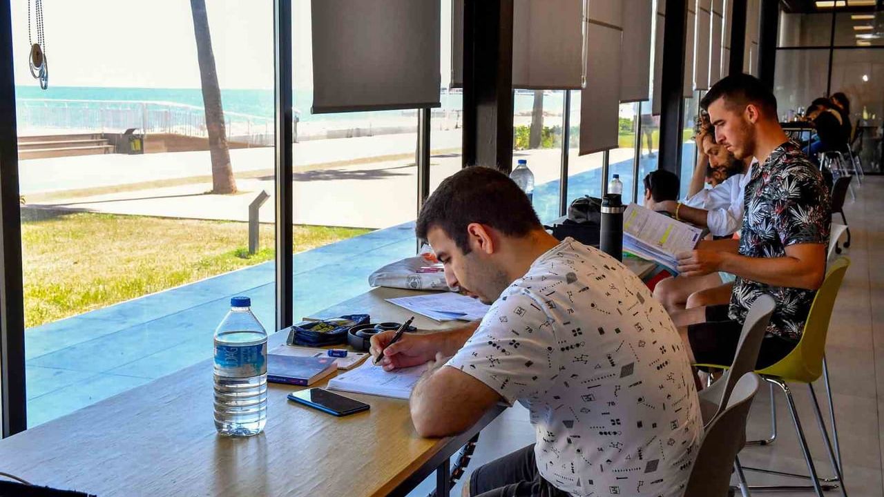 Mersin'de öğrenciler yaz tatilini verimli geçirecek