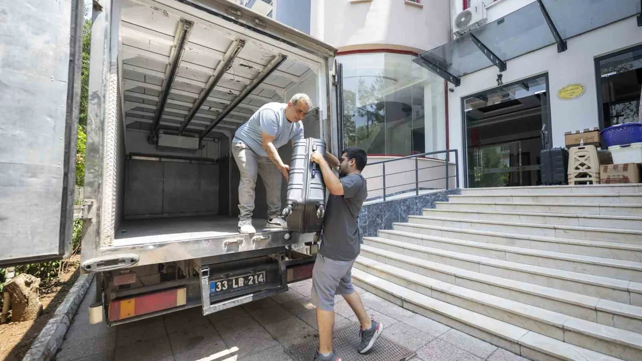 Mersin'de üniversitelilere ücretsiz taşınma desteği
