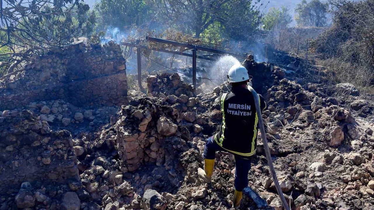 Mersin itfaiyesi yılın ilk yarısında 8 bin 37 vakaya müdahale etti