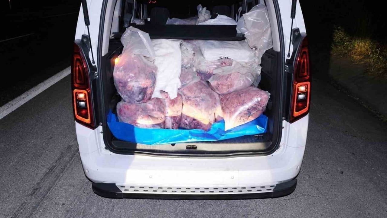 Mersin yol kontrolünde 877 kilogram hijyensiz sakatat imha edildi